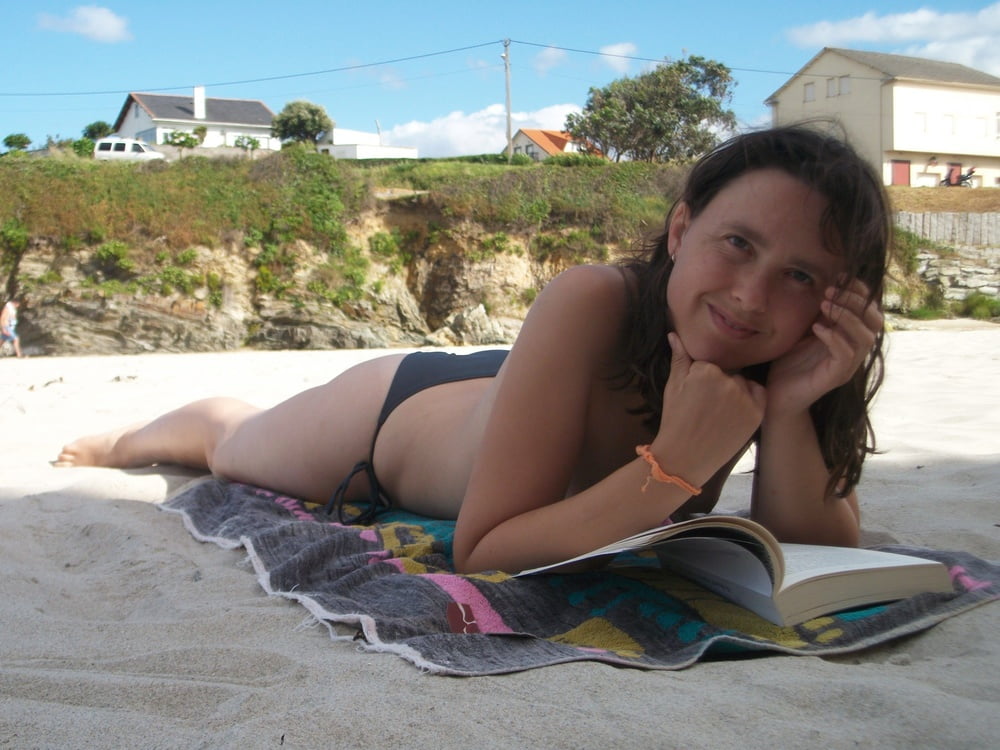 露出した妻たち 28
 #89199401