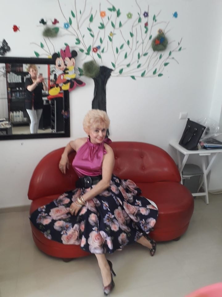 Abuela andy
 #90674100