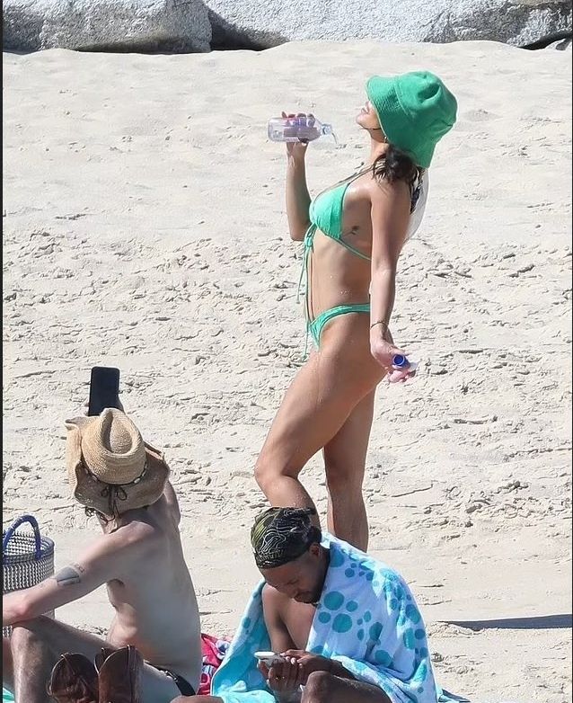 Vanessa Hudgens nude #107766064