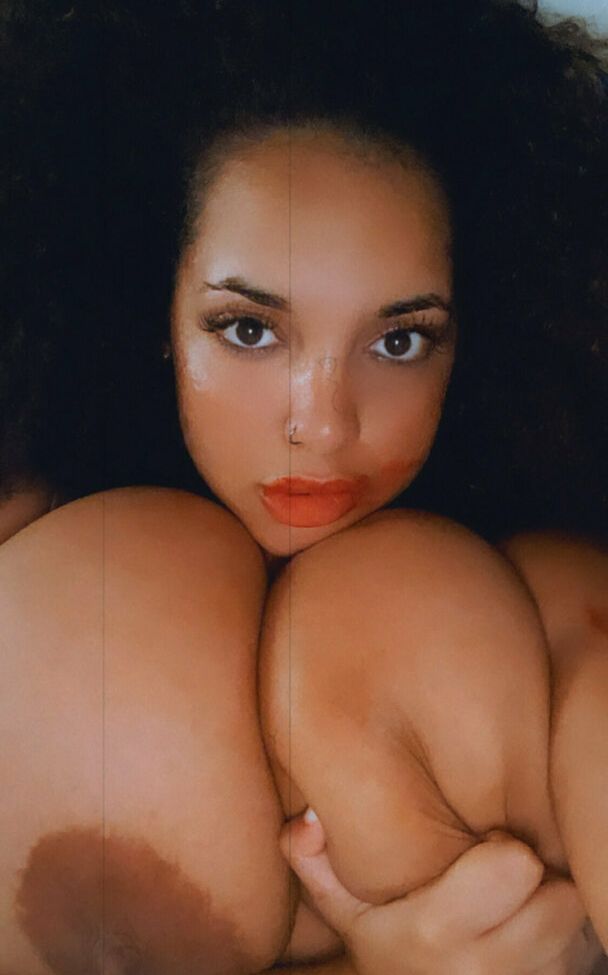 Thegirlinred0 nackt #108523501