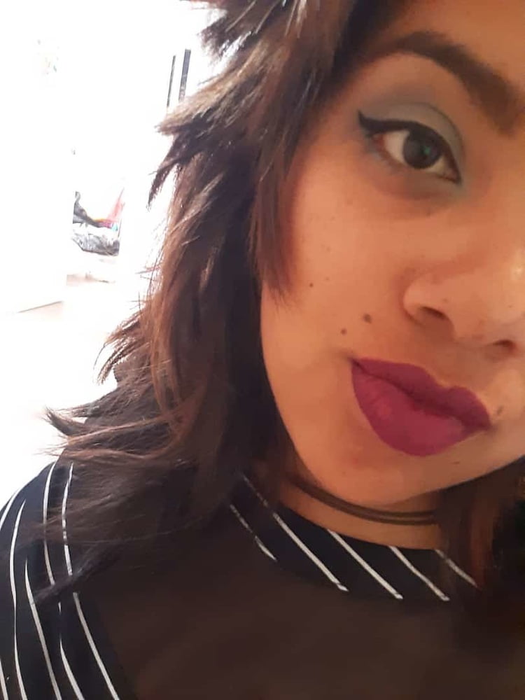 セクシーな女性のV8
 #99723441