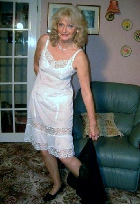 Resbalón, medio resbalón
 #90396119