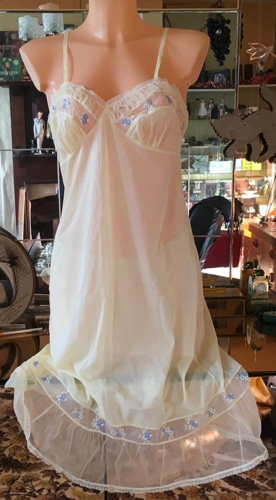 Resbalón, medio resbalón
 #90396449