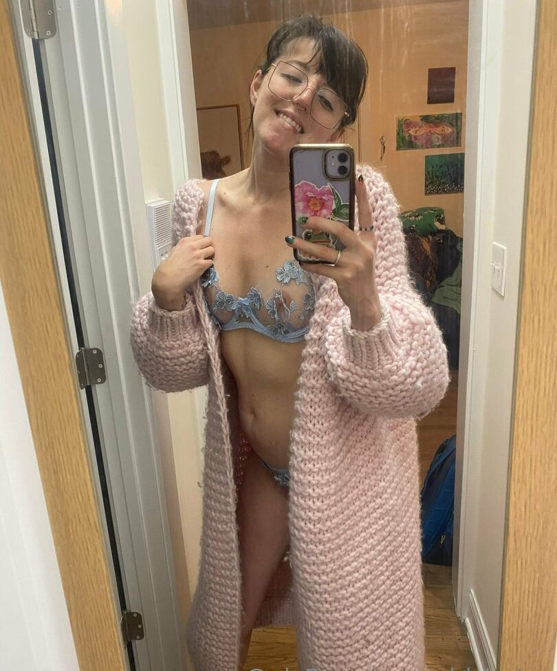 Old_lotion desnuda #108238566