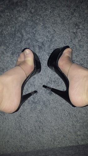 Barefeet ++ High Heels + + Nylons #107200962