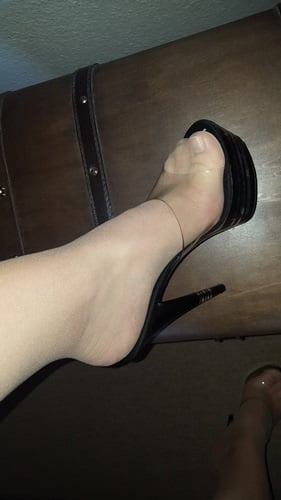 Barefeet ++ High Heels + + Nylons #107200971