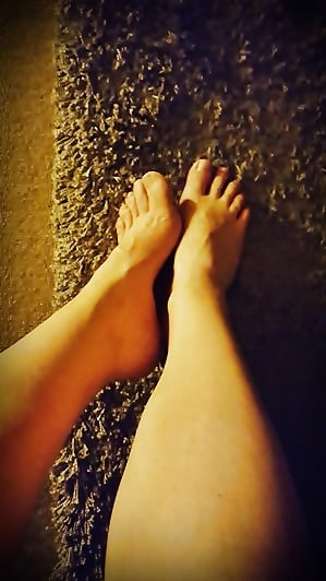 Barefeet ++ High Heels + + Nylons #107200980