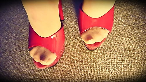 Barefeet ++ High Heels + + Nylons #107200986
