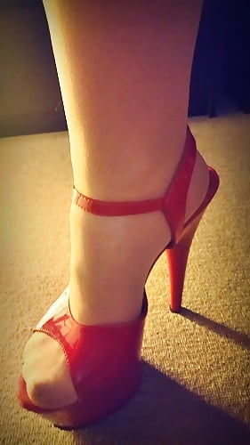 Barefeet ++ High Heels + + Nylons #107200987
