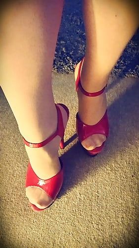 Barefeet ++ High Heels + + Nylons #107200990