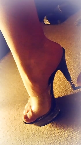 Barefeet ++ High Heels + + Nylons #107200993
