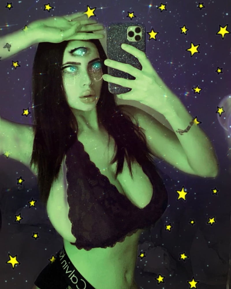 Sanna (tetona en bikini)
 #98032335