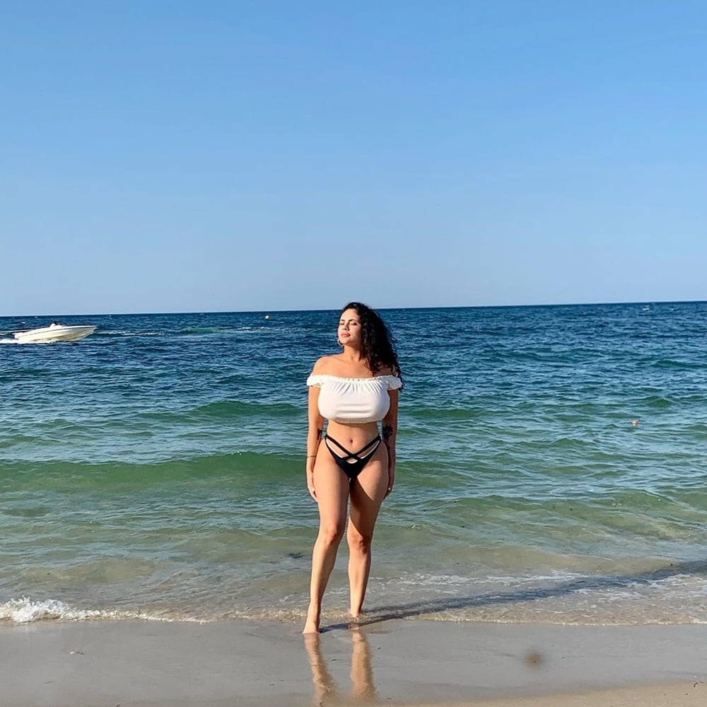 Sanna (tetona en bikini)
 #98032390