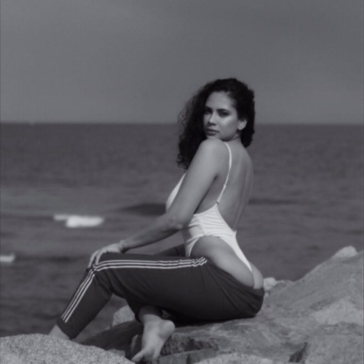 Sanna (tetona en bikini)
 #98032432