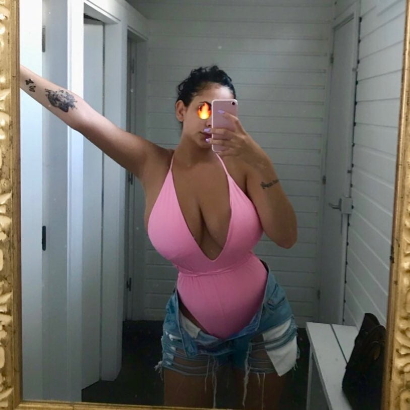 Sanna (tetona en bikini)
 #98032441