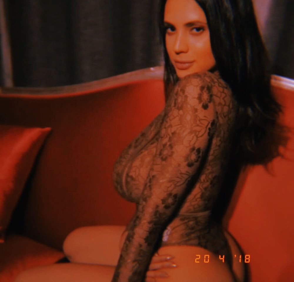 Sanna (tetona en bikini)
 #98032444