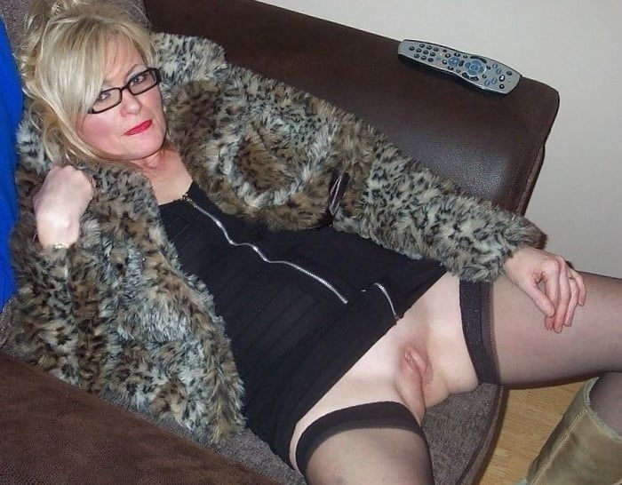 Granny,s &amp; Mature,s wide open squatting #102818491