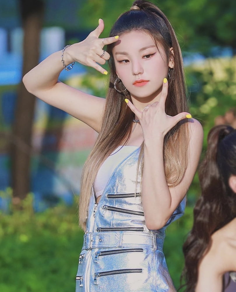Hwang Yeji - ITZY #94015082