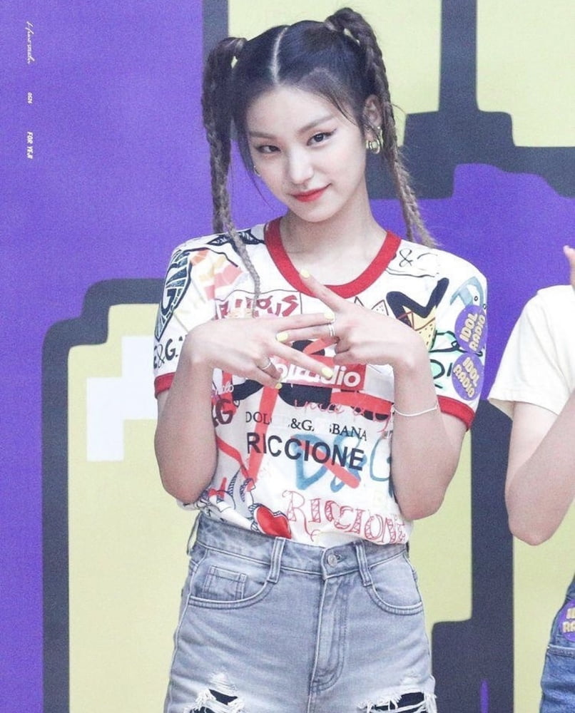 Hwang Yeji - ITZY #94015428