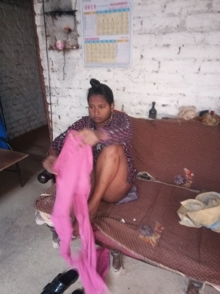 Femme indienne desi villger se baignant photo nue chaude
 #95043696