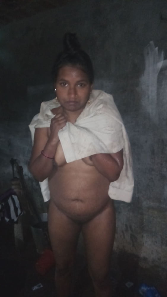 Moglie indiana desi villger che fa il bagno caldo nudo pic
 #95043710