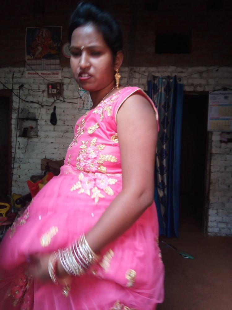 Femme indienne desi villger se baignant photo nue chaude
 #95043737