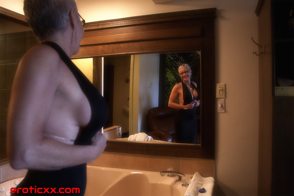 Vestido negro sexy
 #106679407