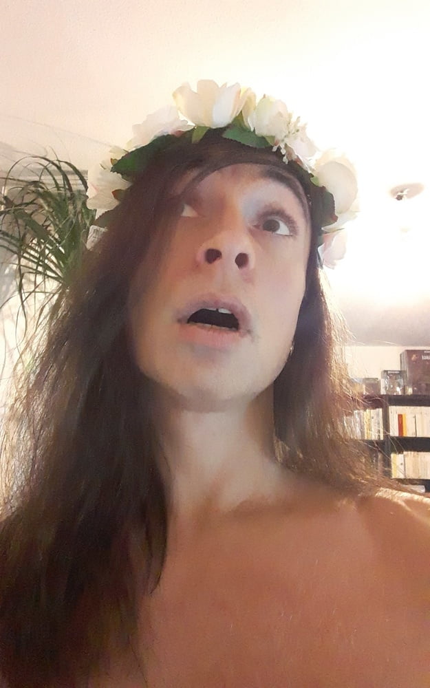 Queen Tygra wearing a flower crown. #106994026