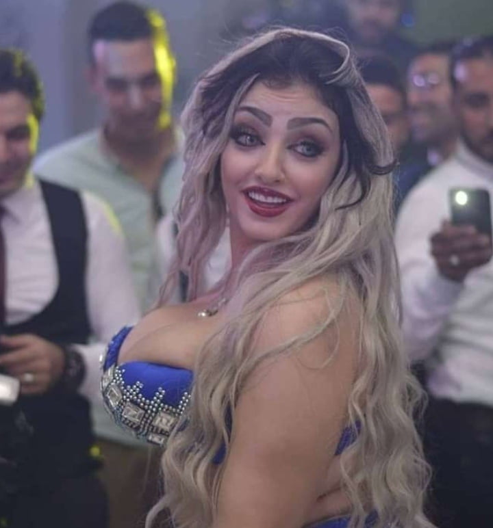 Ghazal egiziano della danzatrice del ventre più caldo
 #87554683