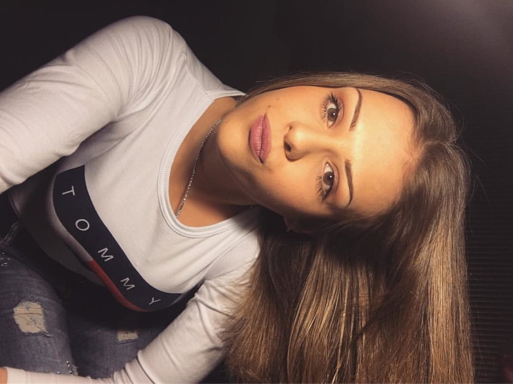 Milica slatka ukrucuje kurceve jako
 #106193284