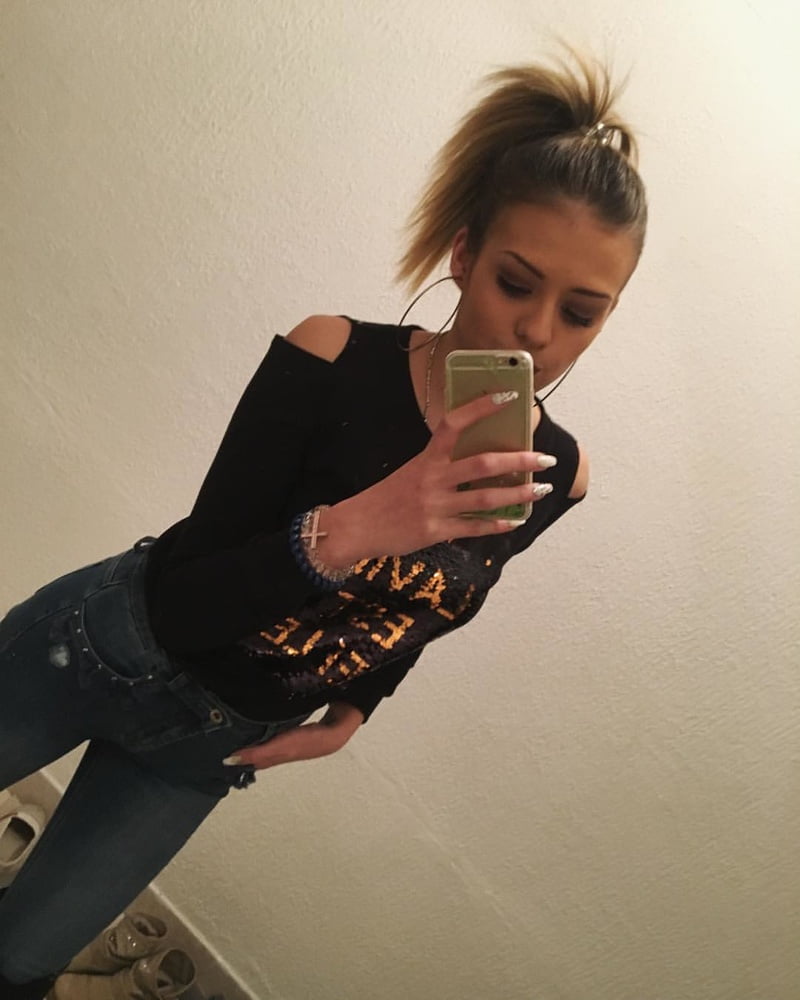 Milica slatka ukrucuje kurceve jako
 #106193290