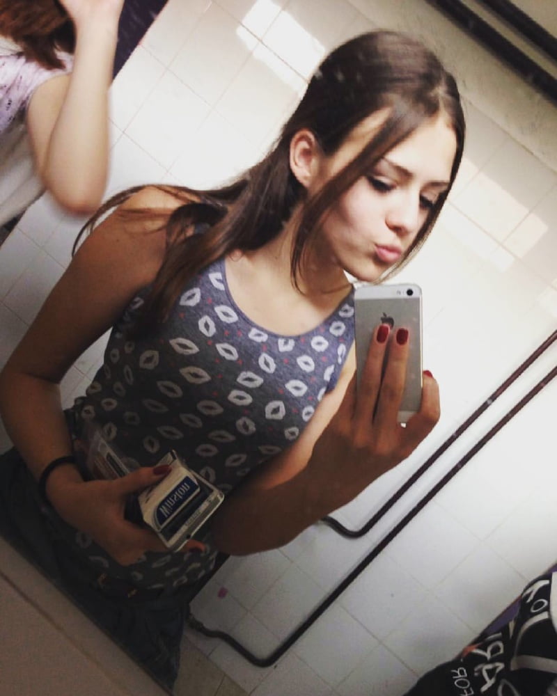 Milica slatka ukrucuje kurceve jako
 #106193295