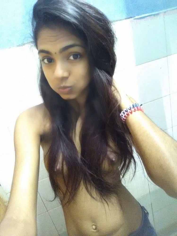 Mädchen spielen
 #93964417