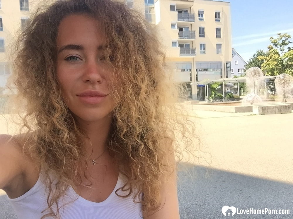 Ich liebe es, Selfies vor dem Solarium zu machen
 #106604020