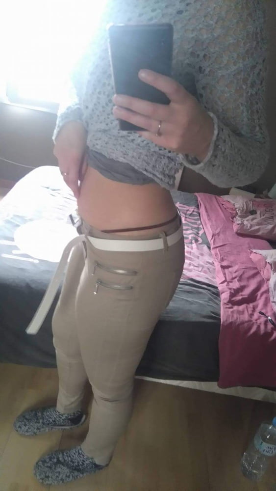 Quelques de ses string et pose chaude #81060505