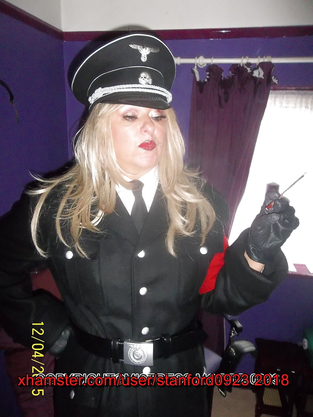 Puta en vestido de fantasía
 #106592990