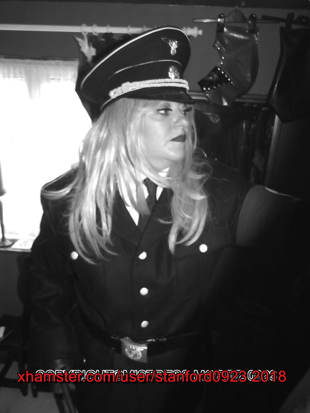 Puta en vestido de fantasía
 #106593026