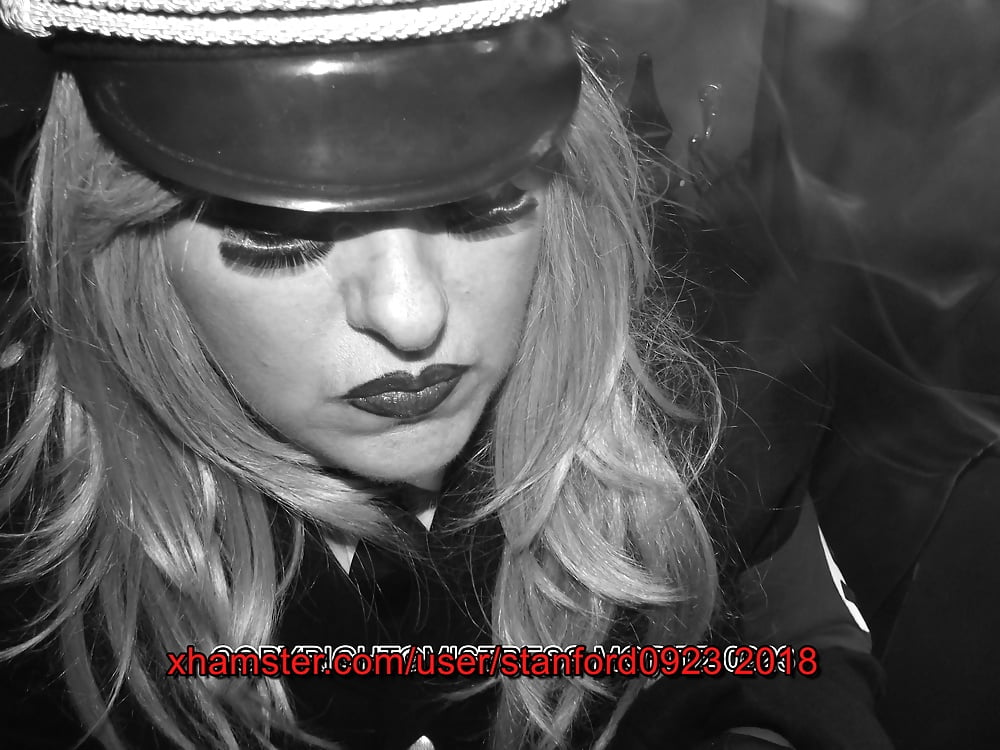 Puta en vestido de fantasía
 #106593029