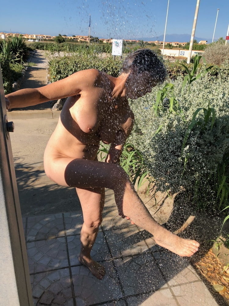 Top nudist reifen nackt in fkk resort
 #96933669