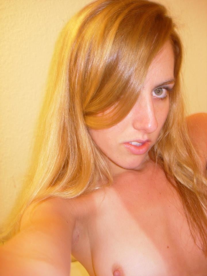 Sexy blonde Frau
 #99338741