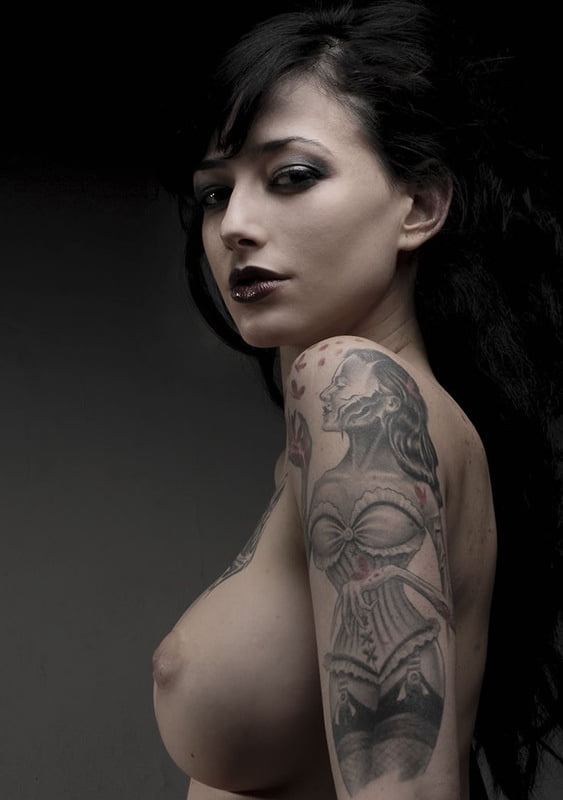 tattooed girls #100138985
