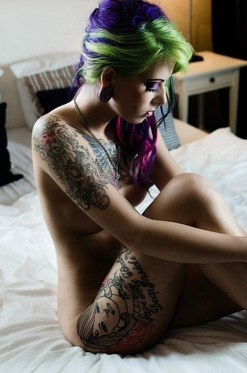 tattooed girls #100140117