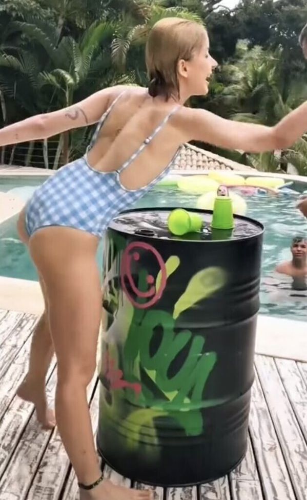 Thaiga desnuda #108654556