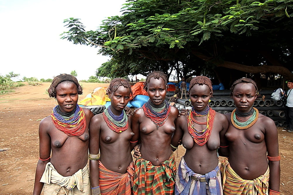 Tribù africane - gruppo di belle donne
 #92695960