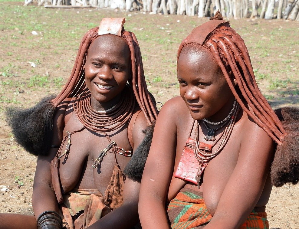 Afrikanische Stämme - Gruppe von schönen Frauen
 #92695964
