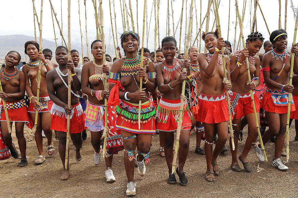アフリカの部族 - 美しい女性のグループ
 #92695966