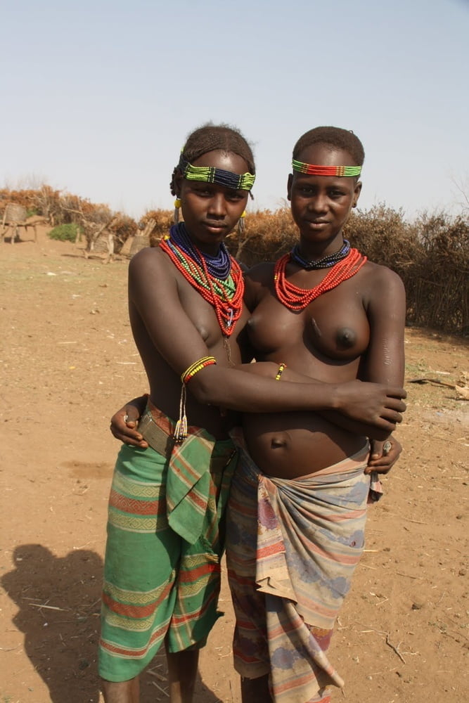 アフリカの部族 - 美しい女性のグループ
 #92695975