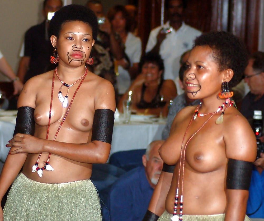 Tribù africane - gruppo di belle donne
 #92695987