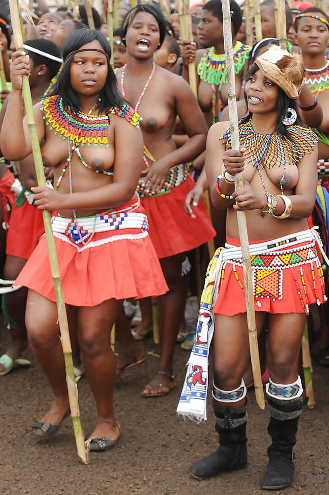 Tribù africane - gruppo di belle donne
 #92695991