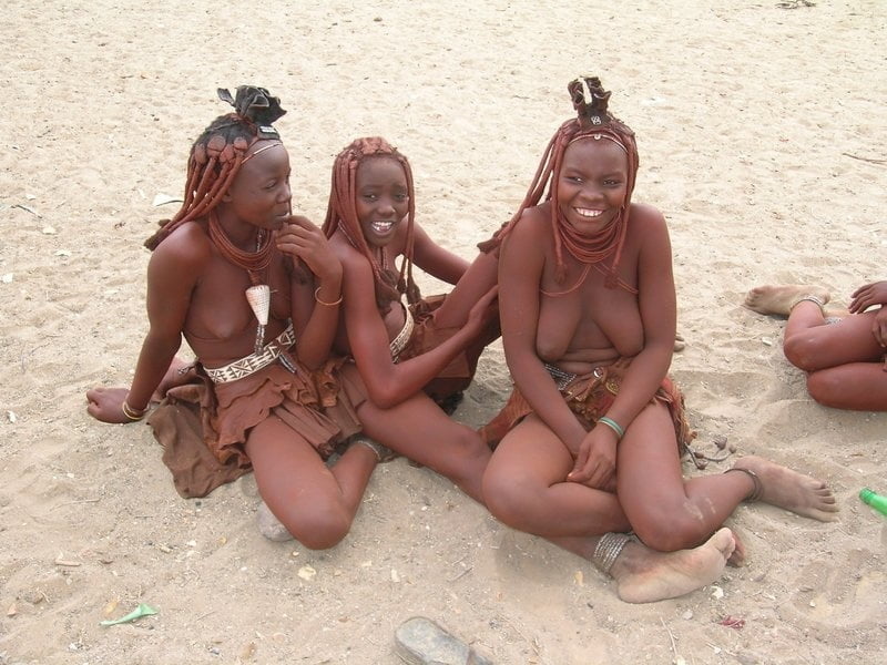 Afrikanische Stämme - Gruppe von schönen Frauen
 #92695995